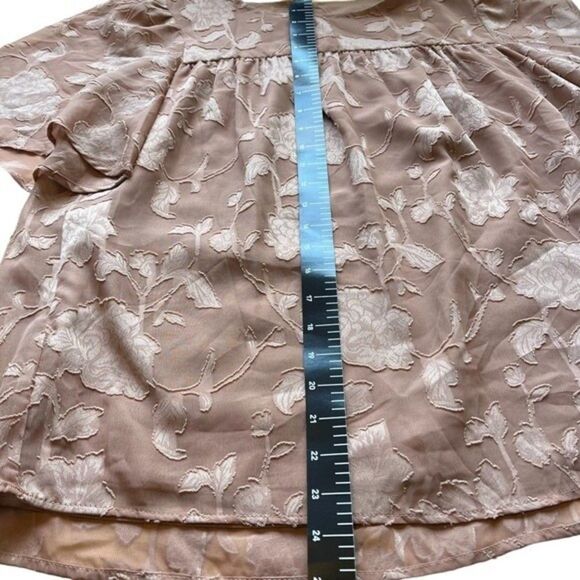 Women Blouse Deep Rose Floral Applique Flouncy Sleeve Button Back Neck Sz Small - Picture 16 of 16